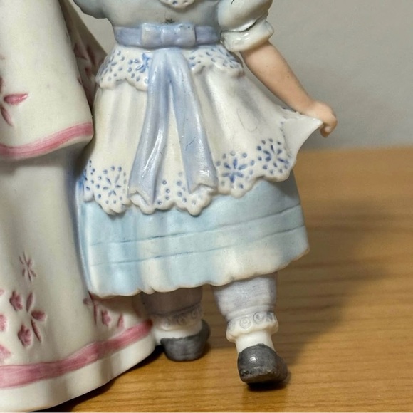 Fine porcelain Lenox Sunday in the Park Mother and Child Figurine 1986 Retired - Picture 5 of 9